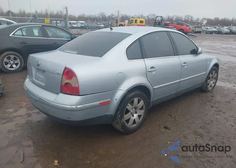 2001 Volkswagen Passat Glx from USA, damaged, VIN WVWRH63BX1P129033